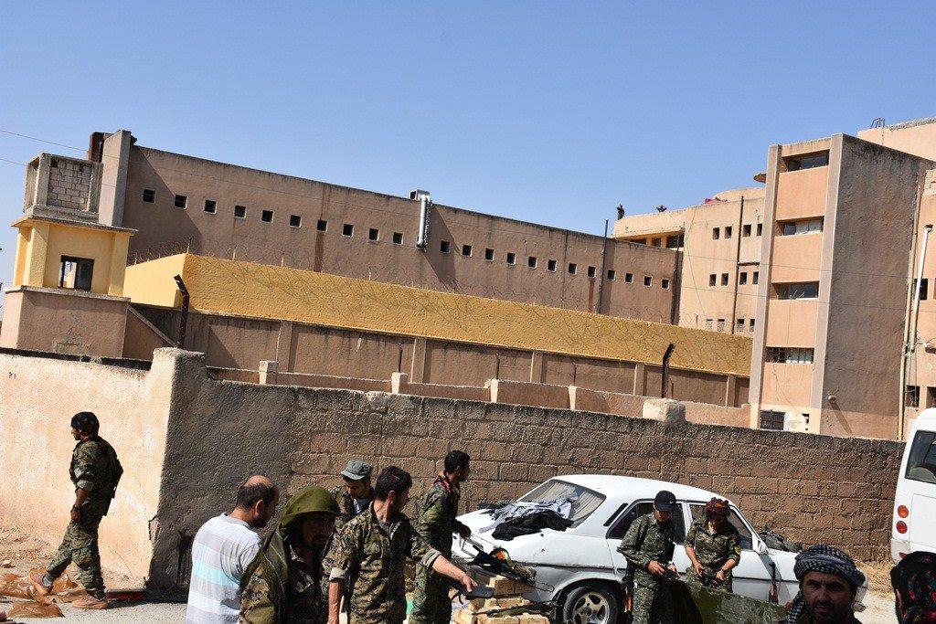 Photos of Hesekê Hasakah Central Prison, now under Asayish control