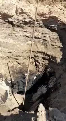 The moment an oil well exploded yesterday in the Azraq oil field, east rural Deir ez-Zor in SDF-controlled areas, as a group of workers were maintaining the well.  The explosion led to the death of two maintenance workers