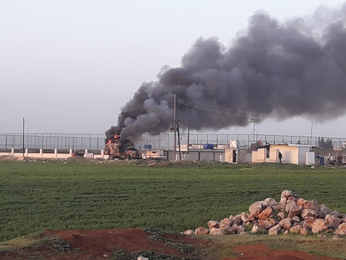 Syria: after the double tap few days ago targeting first rescuers in Jarabulus, SDF bombed tonight town of Marea (N. Aleppo) with heavy artillery. Several casualties & Turkish Kirpi vehicle destroyed