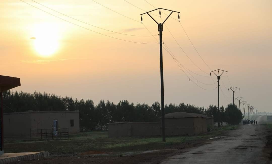 The American forces carried out an airdrop in the village of Molouk Saray, affiliated with the Pro-Assad forces, south of Qamishli, at dawn on Thursday.