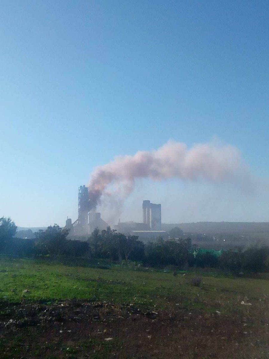 Kuzey Suriye ve AANES'te Kuzey Suriye'nin sivil altyapısına yönelik yeni bir Türk hava saldırısı dalgası. Türk hava kuvvetleri, Kobani ile Ayn İsa arasındaki Lafarge çimento fabrikasına hava saldırısı düzenledi