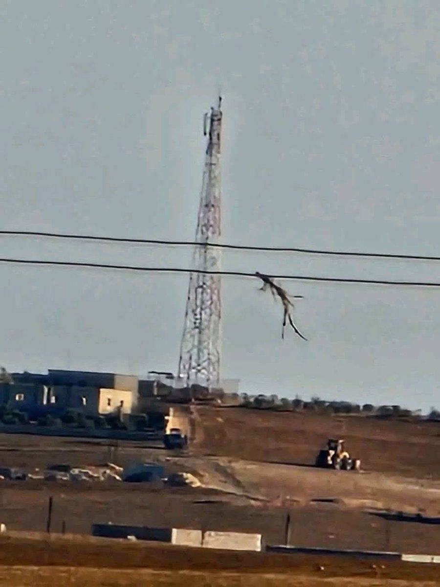 Turkish-backed armed groups within Fajr_Al_Hurriya operation room control the communications tower in the village of Al-Rasm in the countryside of Manbij, east of Aleppo. It is a point that overlooks the Tishreen Dam and the surrounding villages.