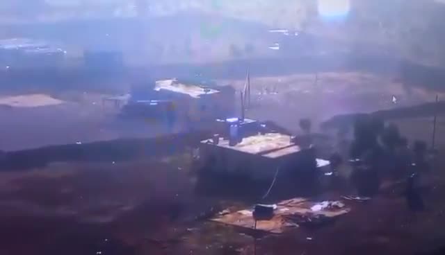 SDF: Po raz drugi tureckie samoloty bojowe zbombardowały wieloma nalotami silosy Serrin na południe od miasta Kobani