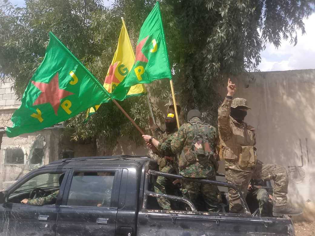 Conformément à l'accord d'Alep entre le gouvernement syrien et les FDS, le premier groupe d'unités YPG quitte Alep pour l'AANES