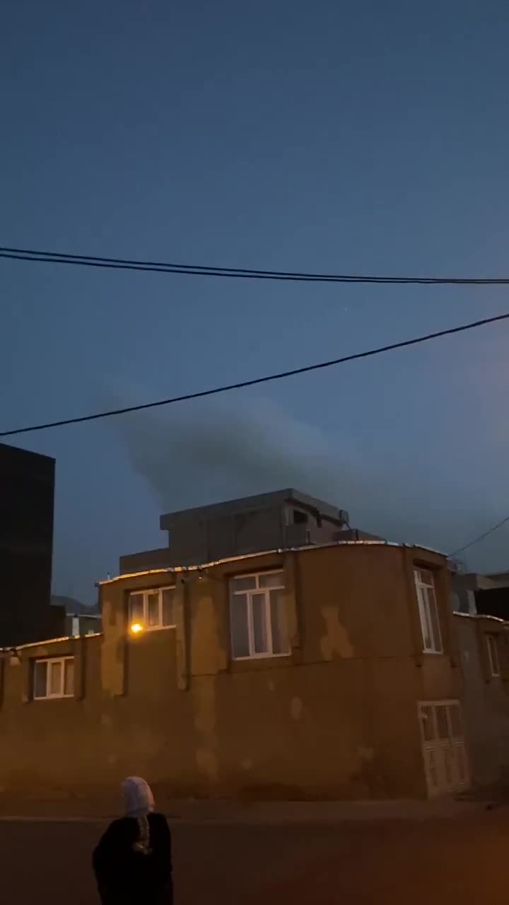 Piranshahr kentindeki hedef alınan noktalardan dumanlar yükseliyor