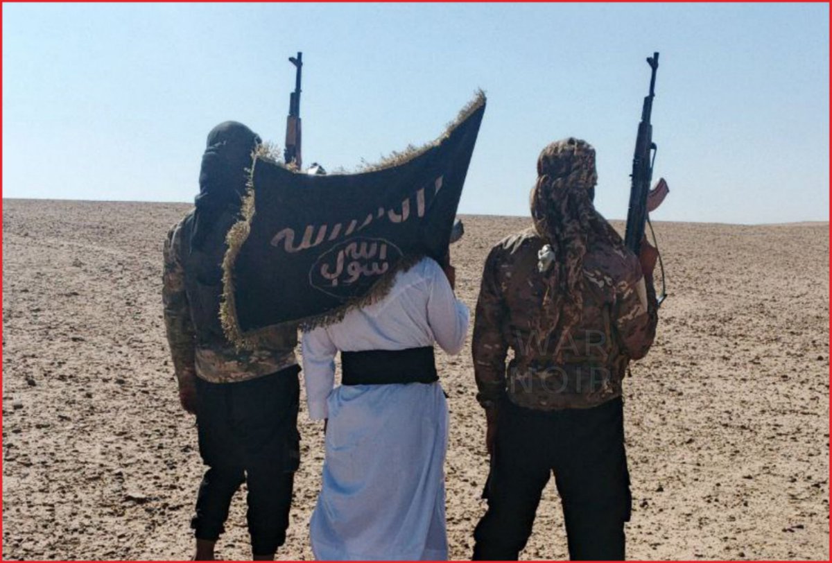 Según informes, una célula del Estado Islámico (ISIS) atacó a las Fuerzas Democráticas Sirias (FDS) y mató a cinco miembros de estas en Al-Shaddadi, Hasakah. Los militantes de la célula del ISIS aparentemente estaban armados con tres fusiles de asalto AKM(S) comunes.