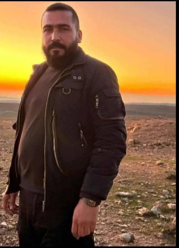 Deux chefs des FDS tués lors d'un raid à Raqqa, alerte générale dans le quartier de l'hôpital militaireLa ville de Raqqa a été le théâtre d'un incident sanglant suite à un raid mené par une patrouille affiliée à la milice dite « Sécurité nationale » des FDS, visant à arrêter un
