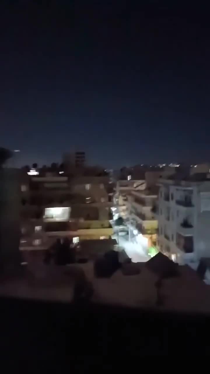 Another video documenting the clashes in area of Sheikh Maqsud between Damascus forces & SDF tonight (Aleppo)