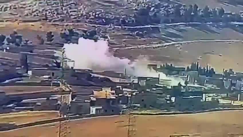 L'armée syrienne frappe des cibles des FDS situées le long du barrage de Tichrine, à l'est de Manbij.