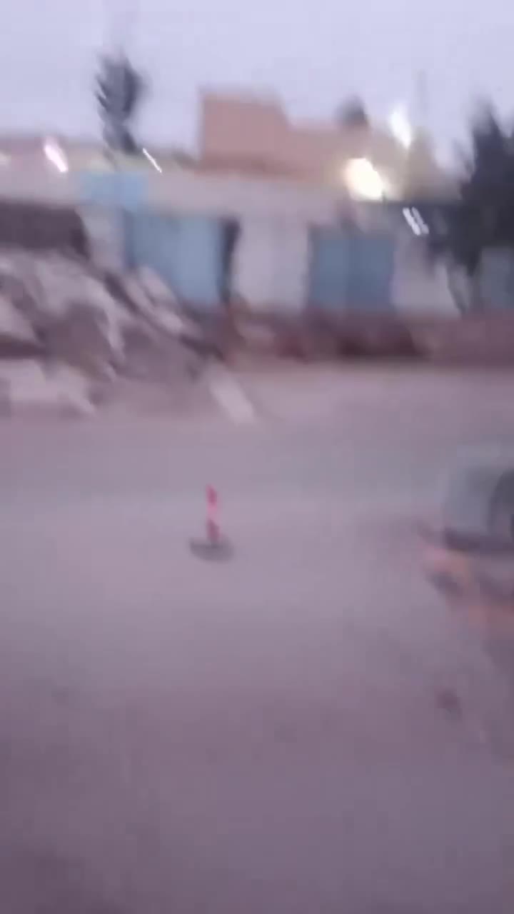 Arap aşiret mensupları, Deyr ez-Zor'un doğusundaki Hajin şehrinde bulunan ve SDF'ye ait olan el-Ca'abi kontrol noktasını ele geçirdi.