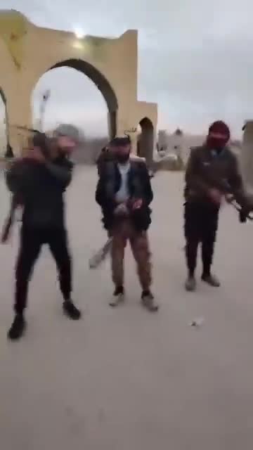 Deyr ez-Zor'un doğusundaki kırsal kesimde bulunan Ebu Hamam köyündeki El-Sanour kontrol noktası, Suriye Arap Ordusu'nun 86. Tümeni'ne bağlı savaşçılar tarafından ele geçirildi.