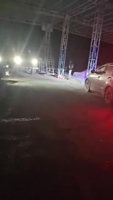 US forces seem to be heading to Shadadi. A few mins, US ambulances and military forces arrived.   Most likely to protect the Shadadi prison, source in Hasakah says. Another Kurdish source say until this evening, US forces so far were only watching