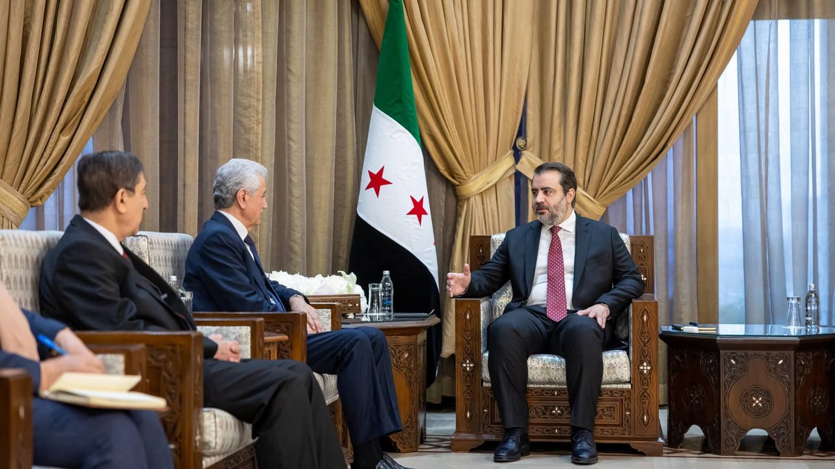 استقبل وزير الخارجية السوري أسعد الشيباني وفداً من المجلس الوطني الكردي في دمشق، في ظل استمرار الاتصالات السياسية وسط المحادثات الجارية حول مستقبل سوريا.