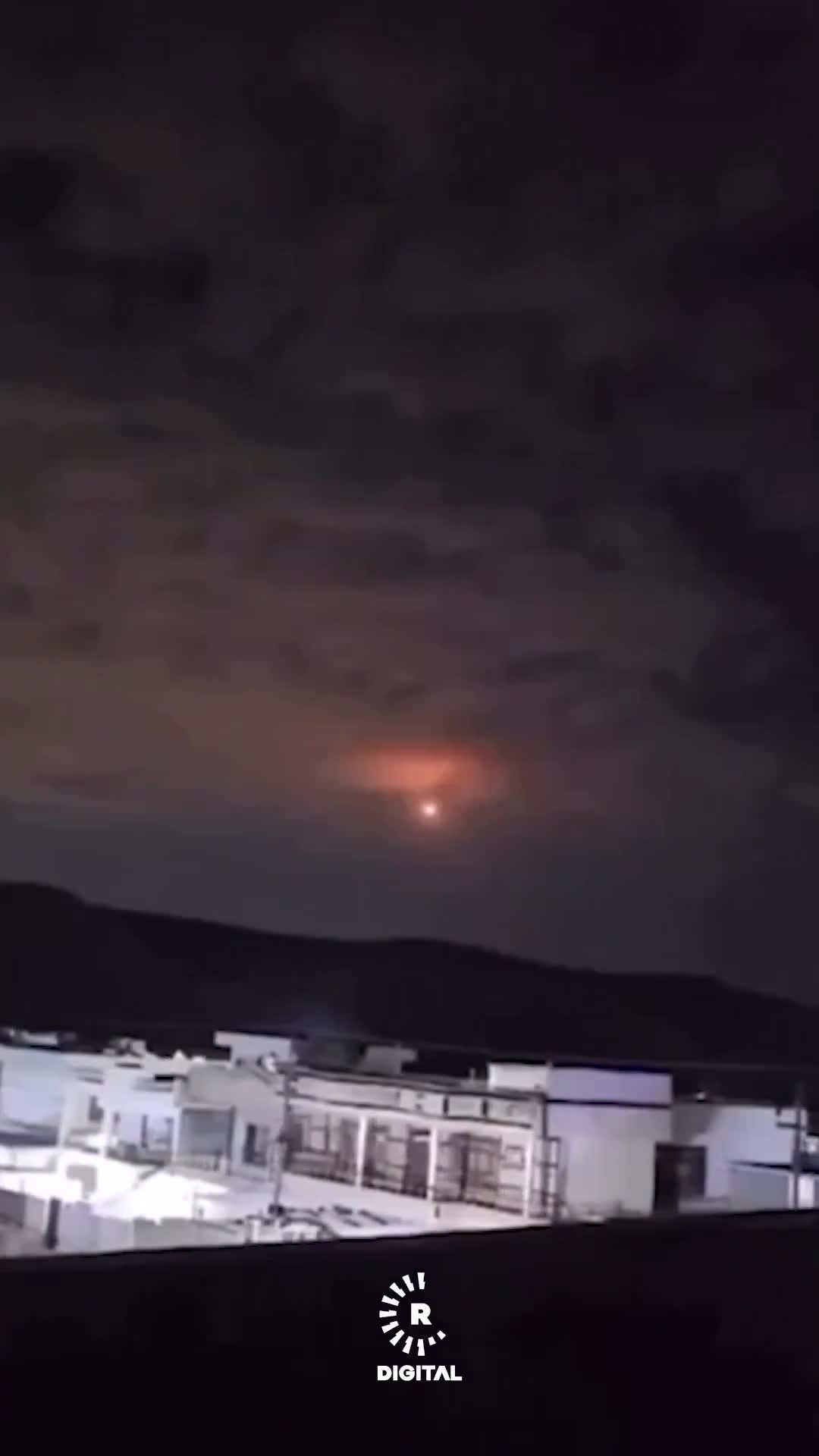 Drei laute Explosionen waren über Erbil zu hören, als die Luftabwehr Drohnen abfing, berichten lokale Quellen.